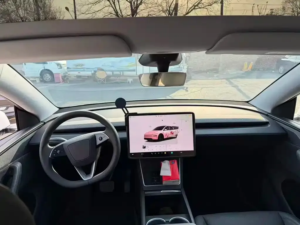 Tesla Model Y — фото 4