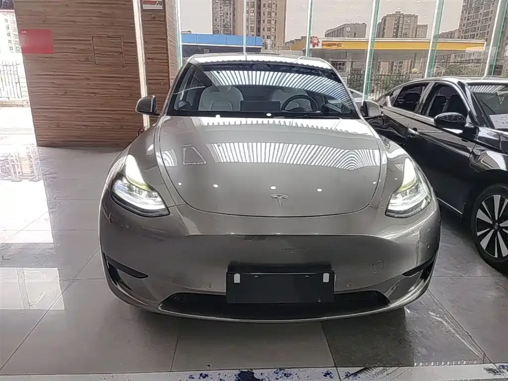 Tesla Model Y — фото 6