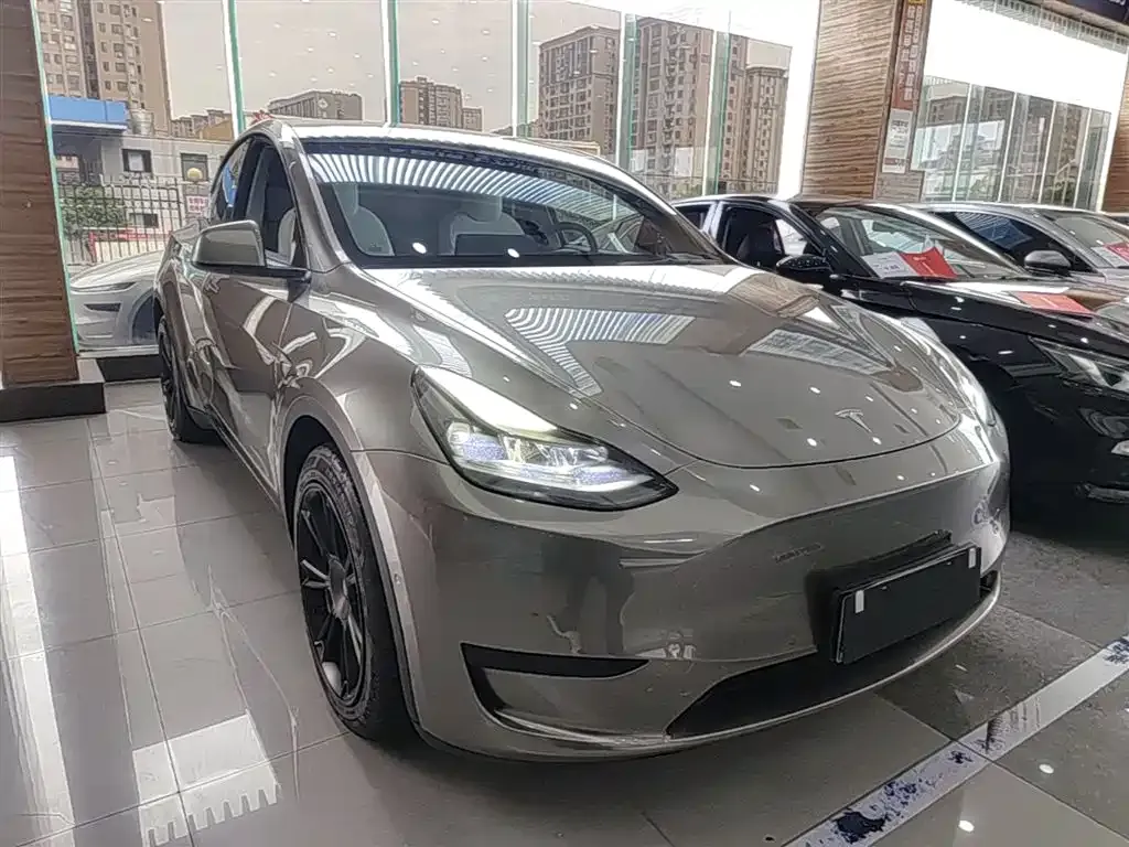 Tesla Model Y — фото 8