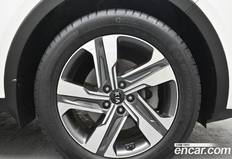 Kia Sorento — фото 7