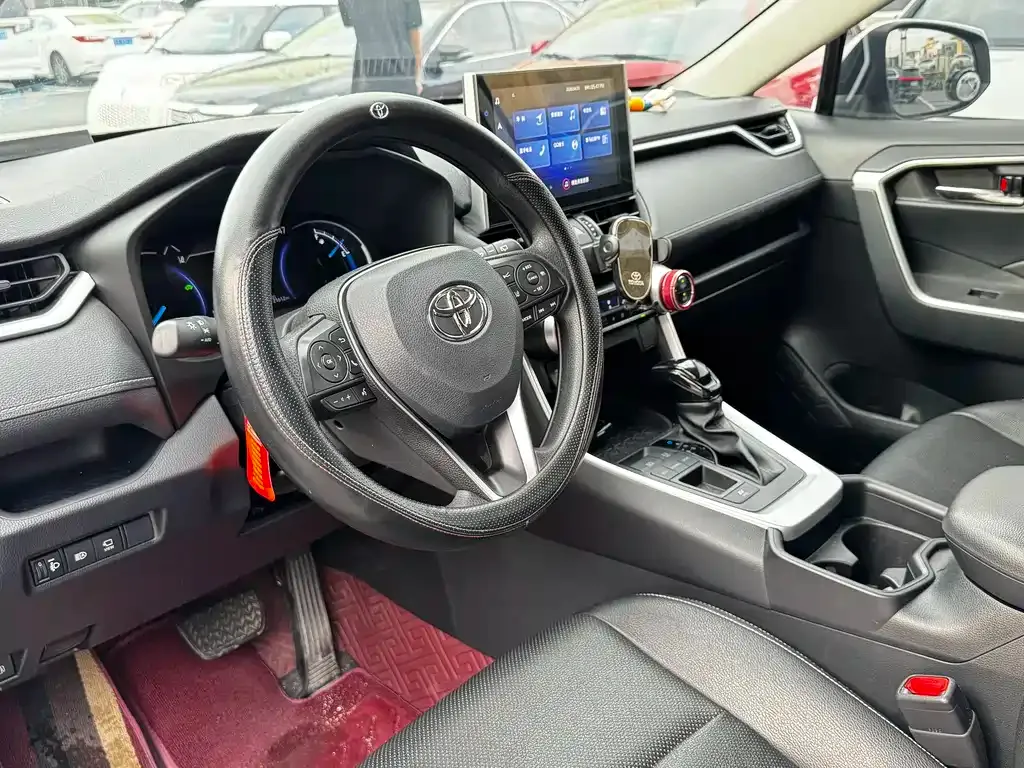 Toyota RAV4 — фото 2