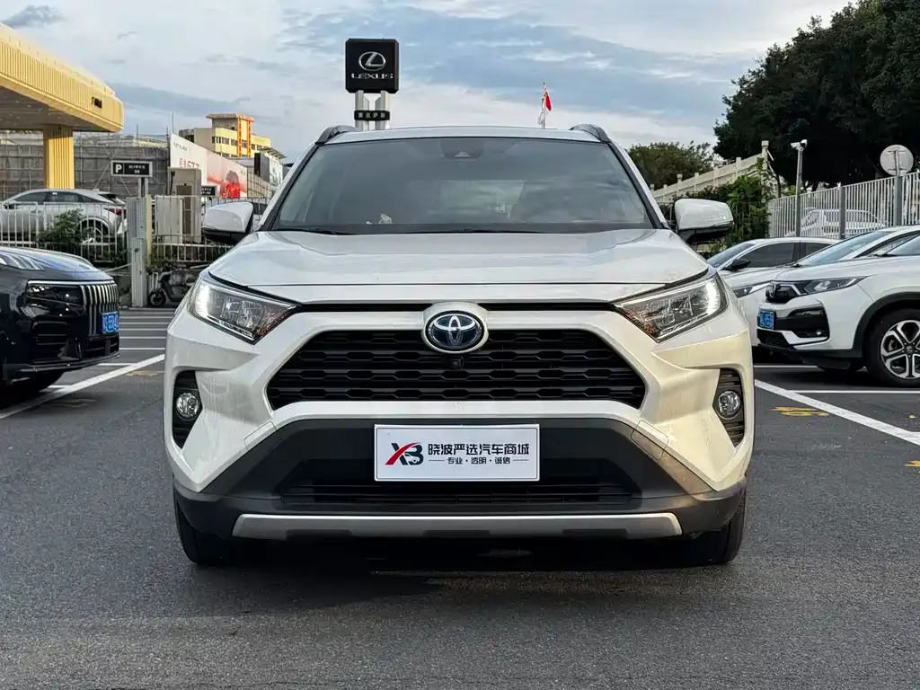 Toyota RAV4 — фото 3