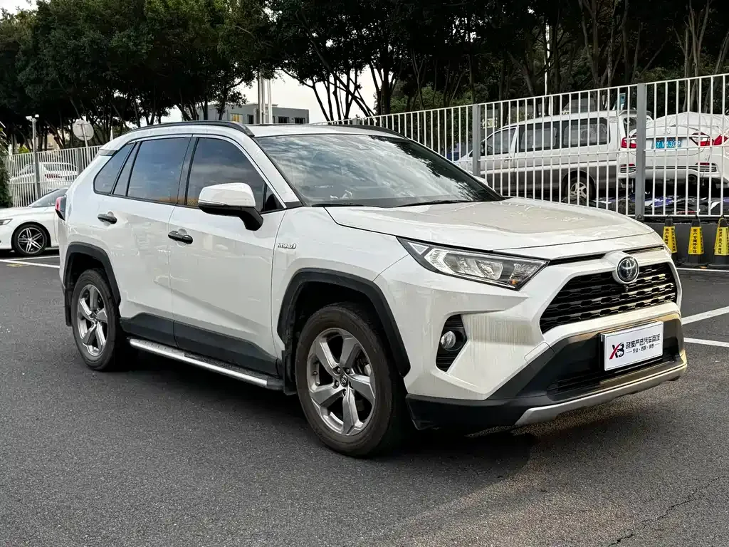Toyota RAV4 — фото 4