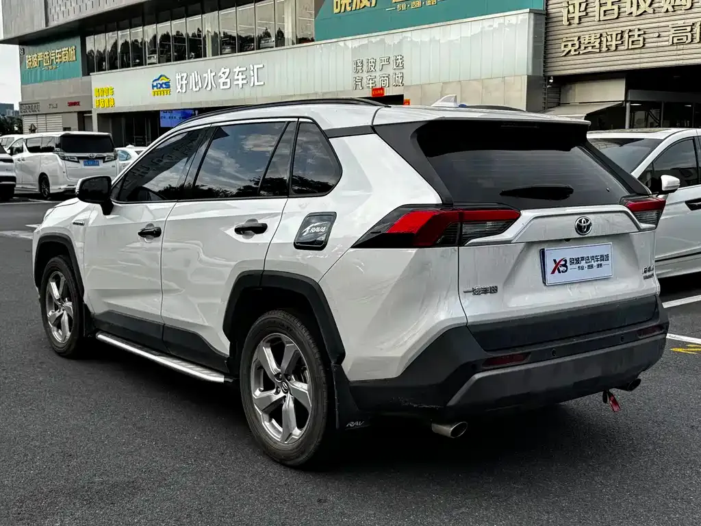 Toyota RAV4 — фото 5