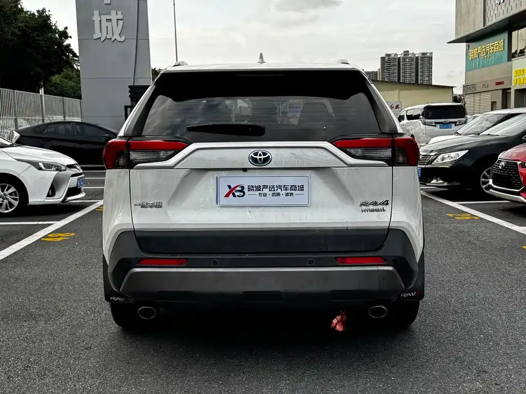 Toyota RAV4 — фото 10
