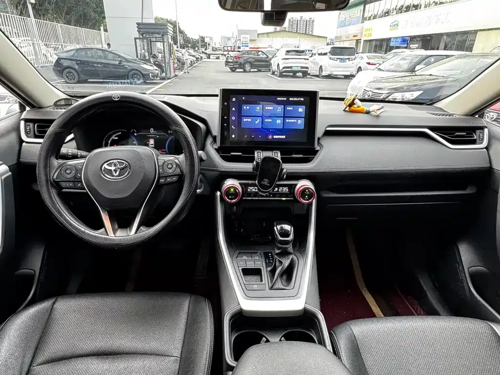 Toyota RAV4 — фото 9