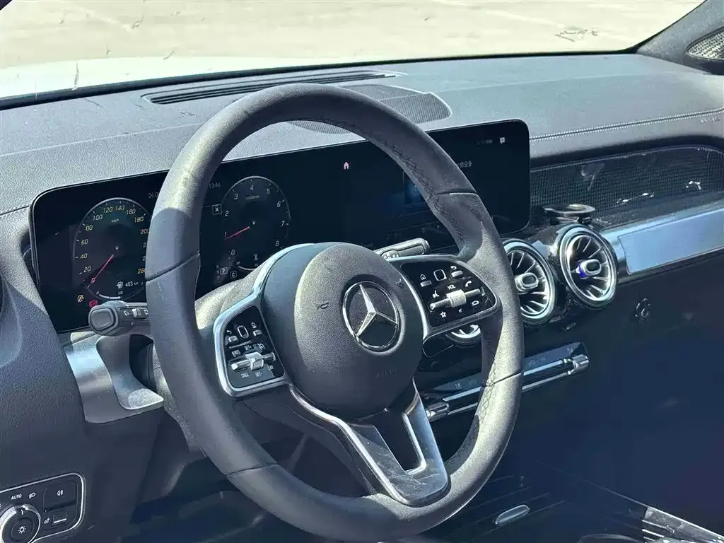 Mercedes-Benz GLB — фото 10