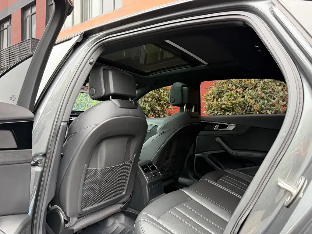Audi A4L 2024 из CN, фото 3