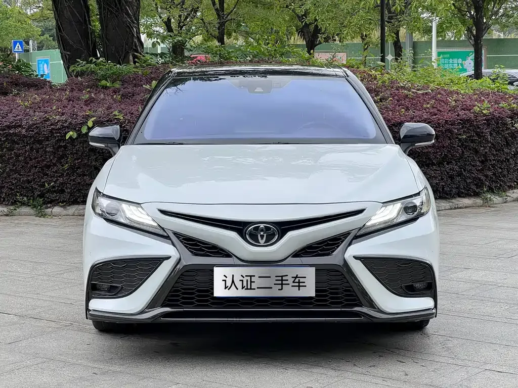 Toyota Camry — фото 10