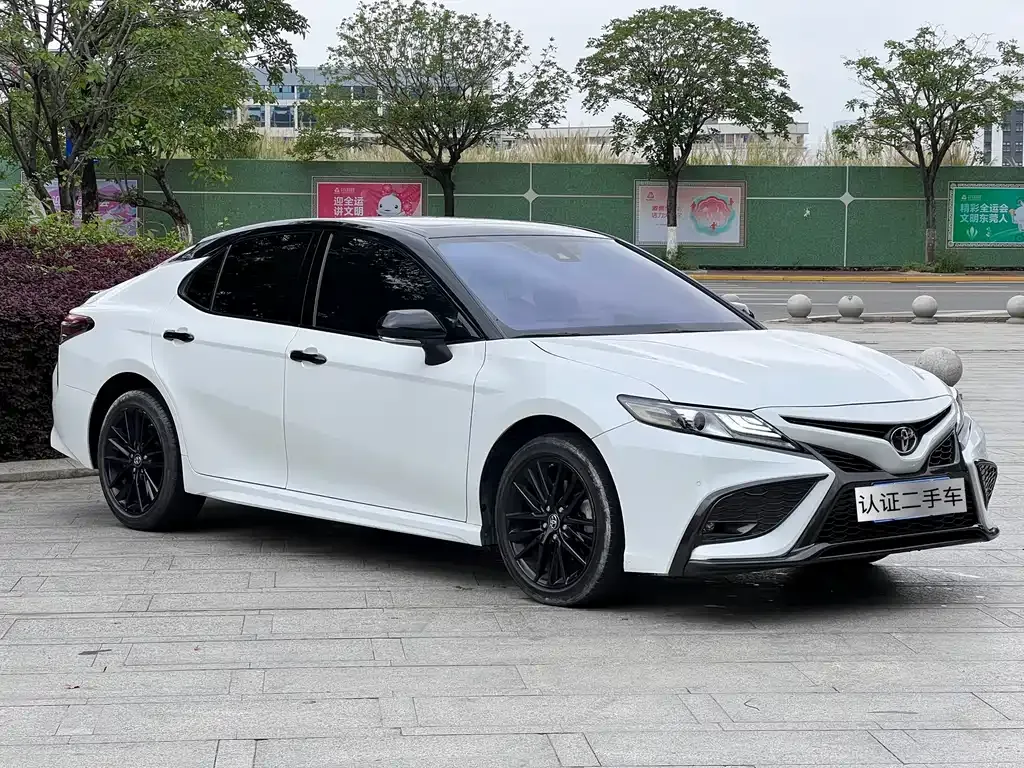 Toyota Camry — фото 5