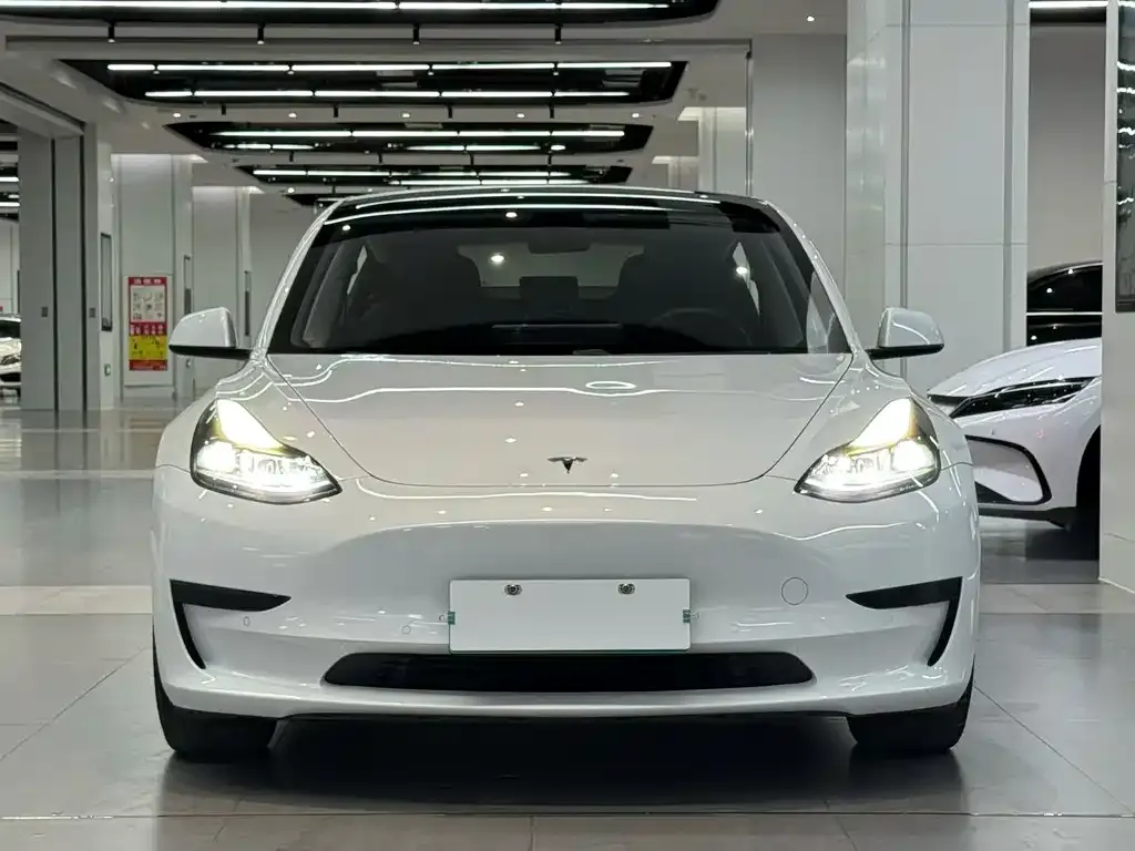 Tesla Model 3 — фото 5
