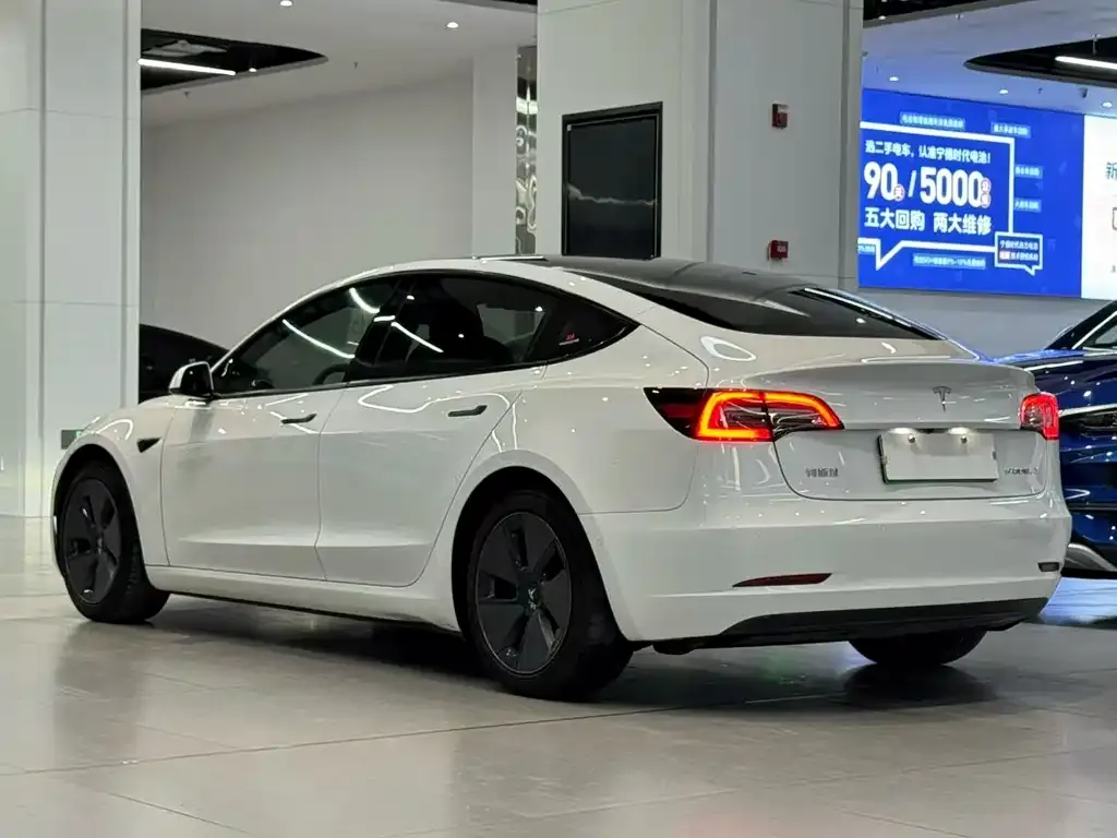 Tesla Model 3 — фото 4