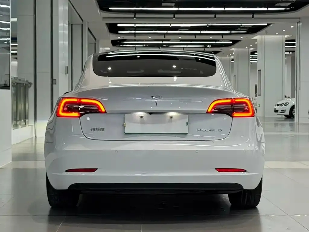 Tesla Model 3 — фото 7