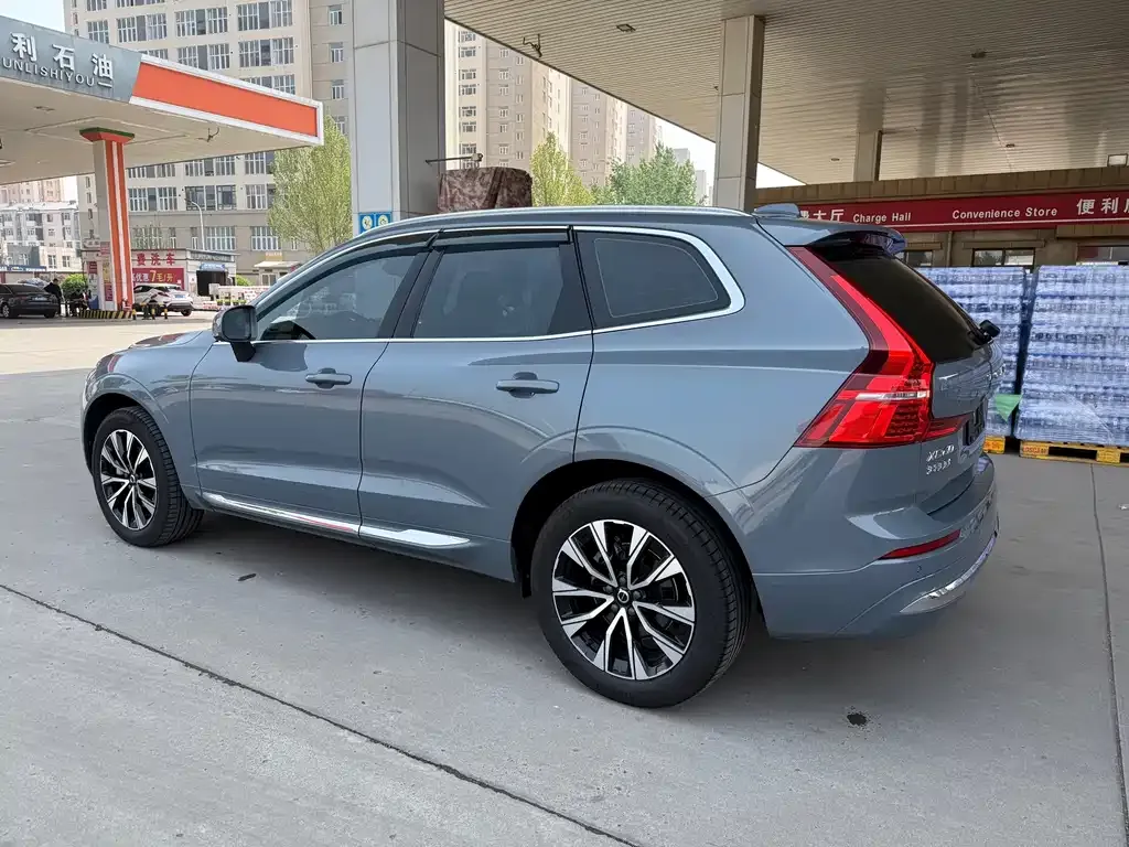 Volvo XC60 — фото 8