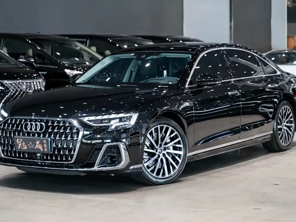 Audi A8 — фото 1