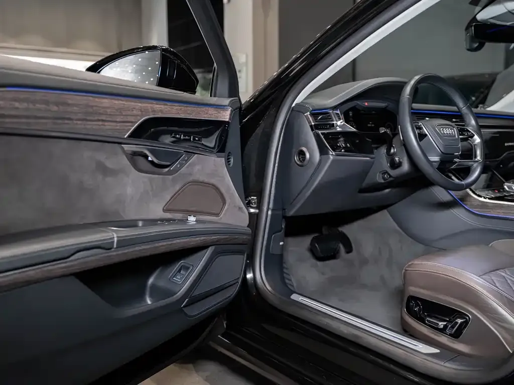 Audi A8 — фото 8