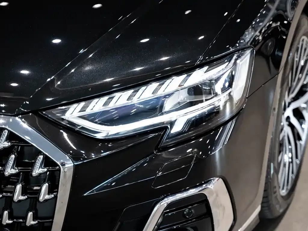 Audi A8 — фото 5