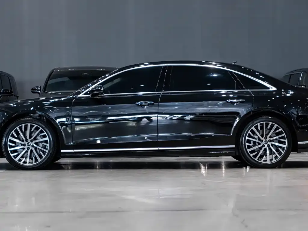 Audi A8 — фото 3