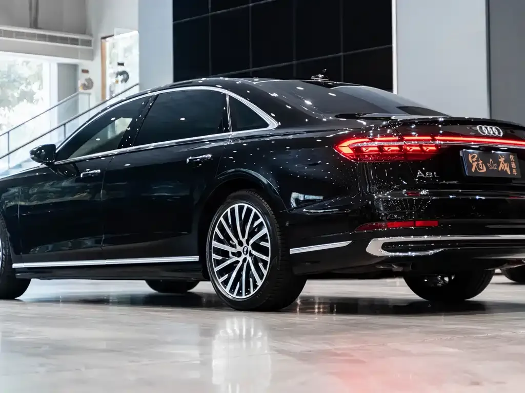 Audi A8 — фото 2