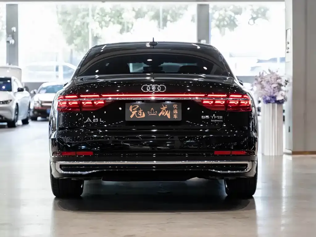 Audi A8 — фото 9