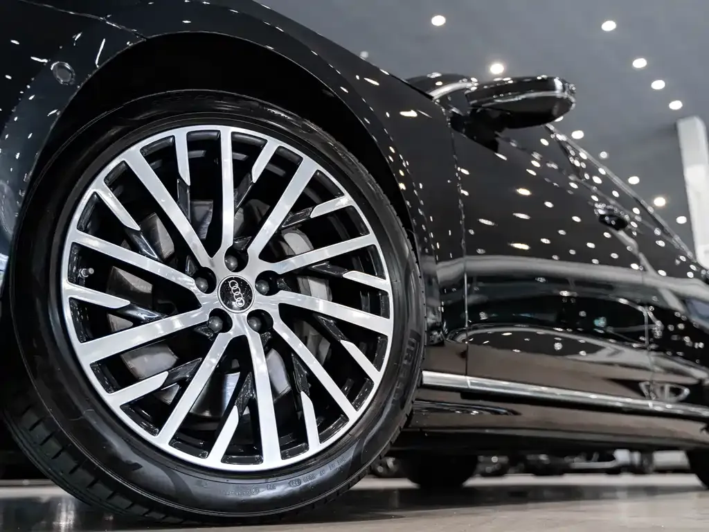 Audi A8 — фото 7
