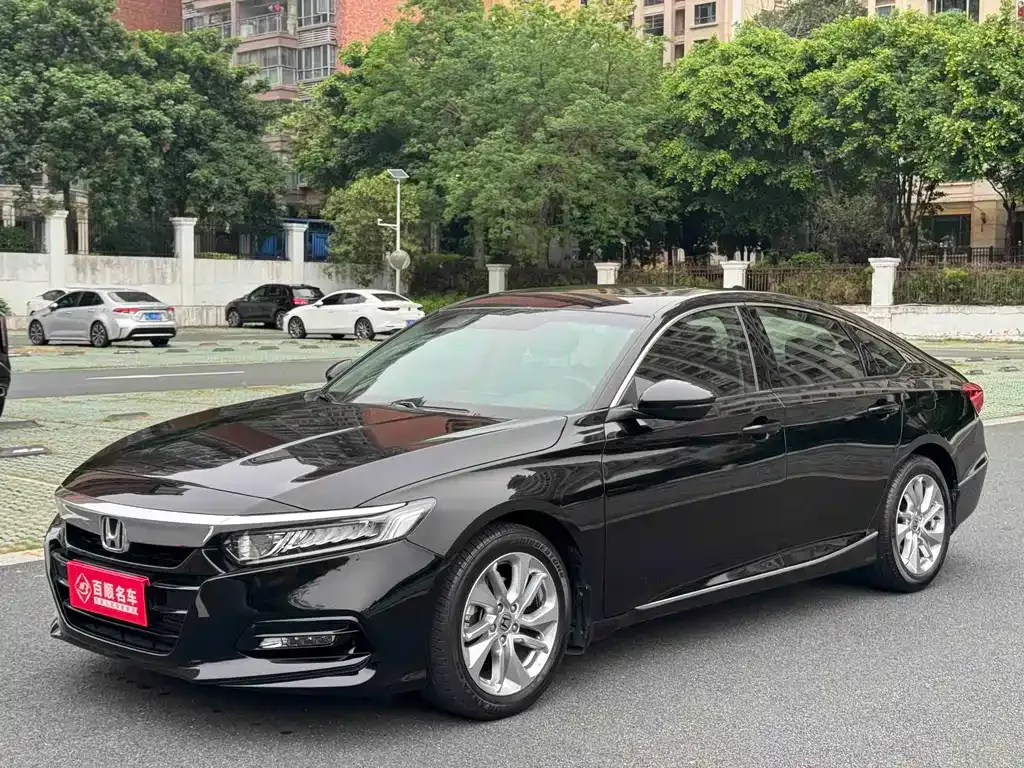 Honda Accord — фото 1