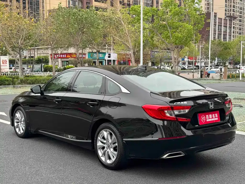 Honda Accord — фото 8
