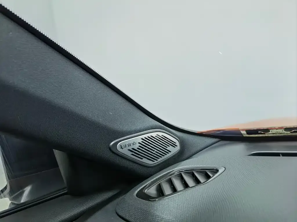 Lynk & Co 02 Hatchback 2021 из CN, фото 9