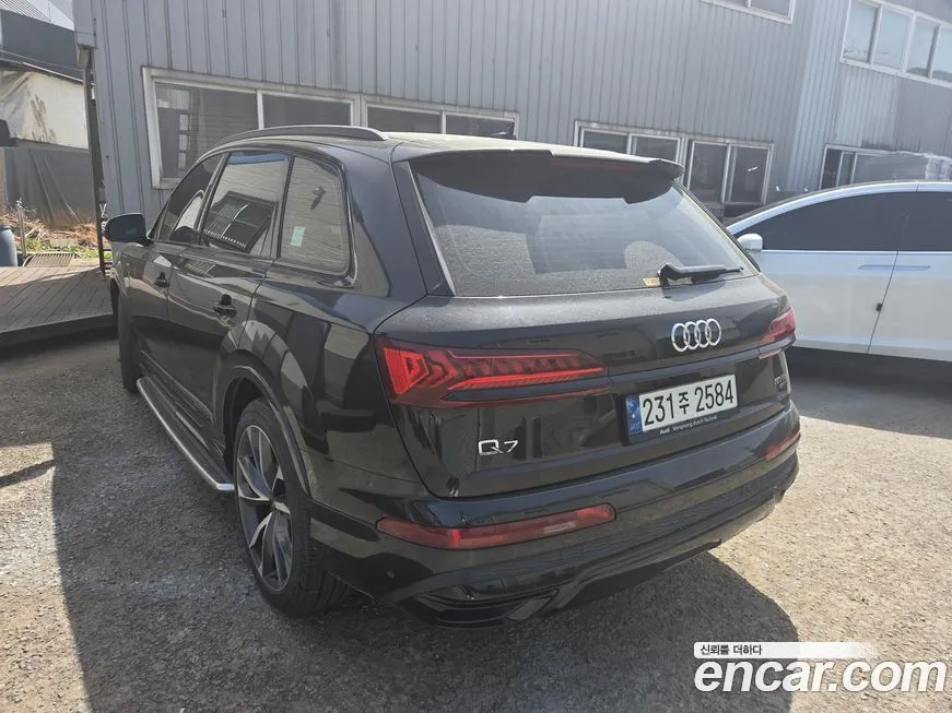 Audi Q7 2023 из KR, фото 5