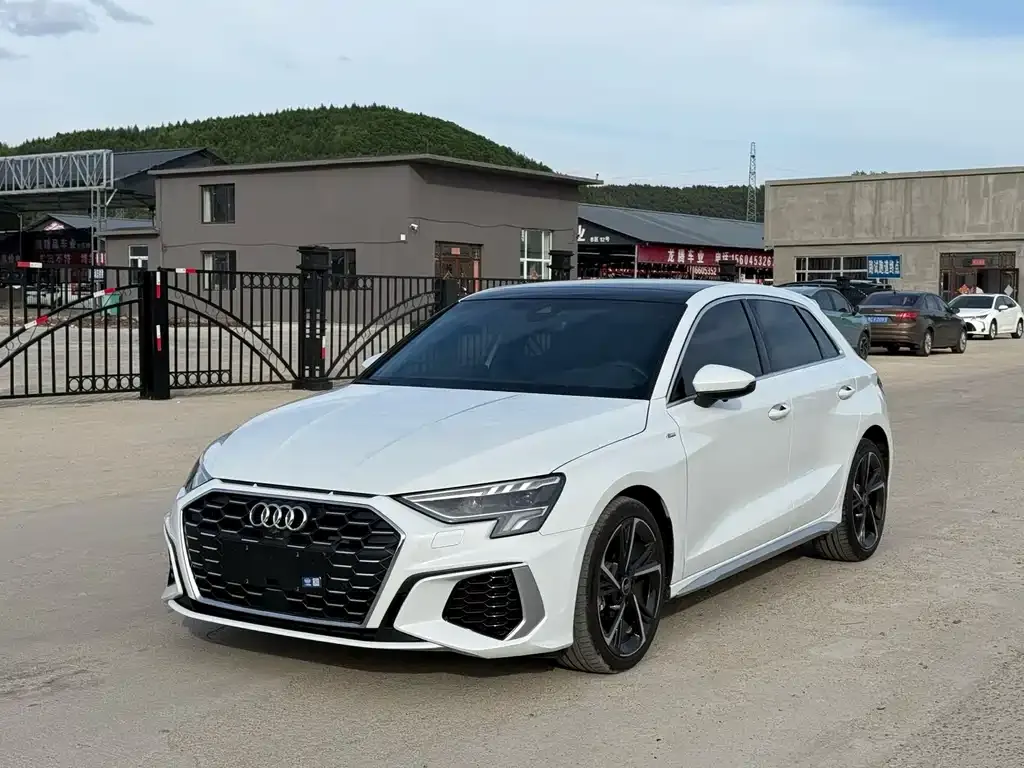 Audi A3 — фото 1