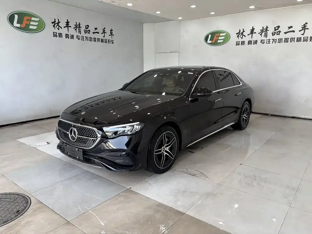 Mercedes-Benz E-Class — фото 1