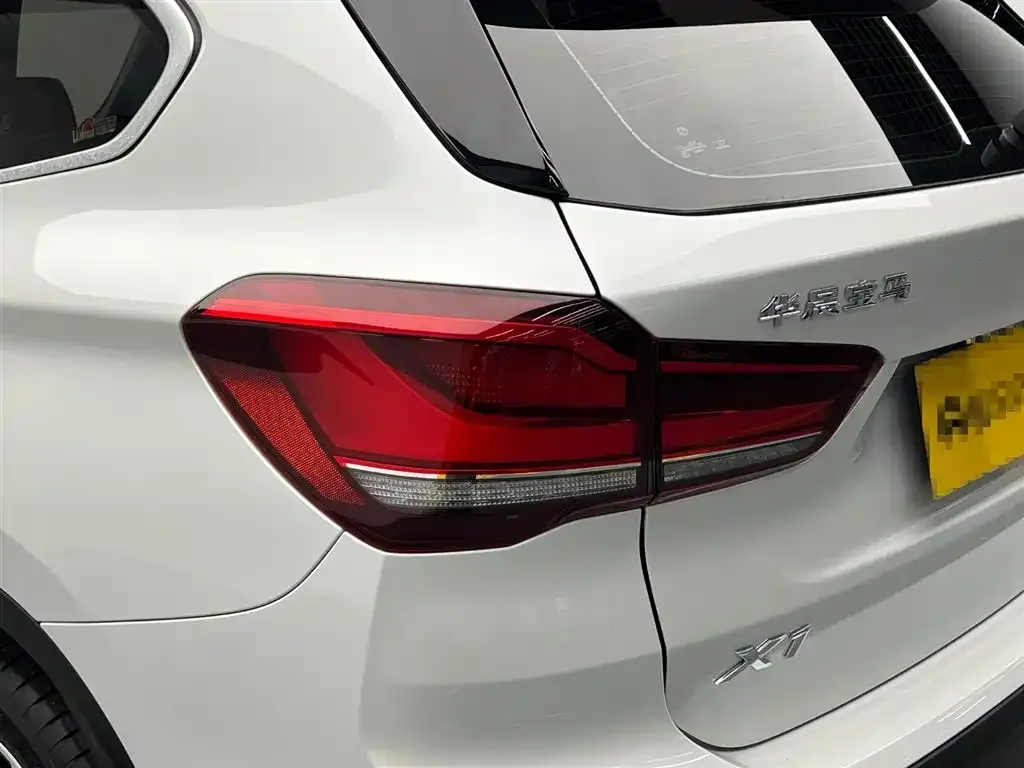BMW X1 — фото 8