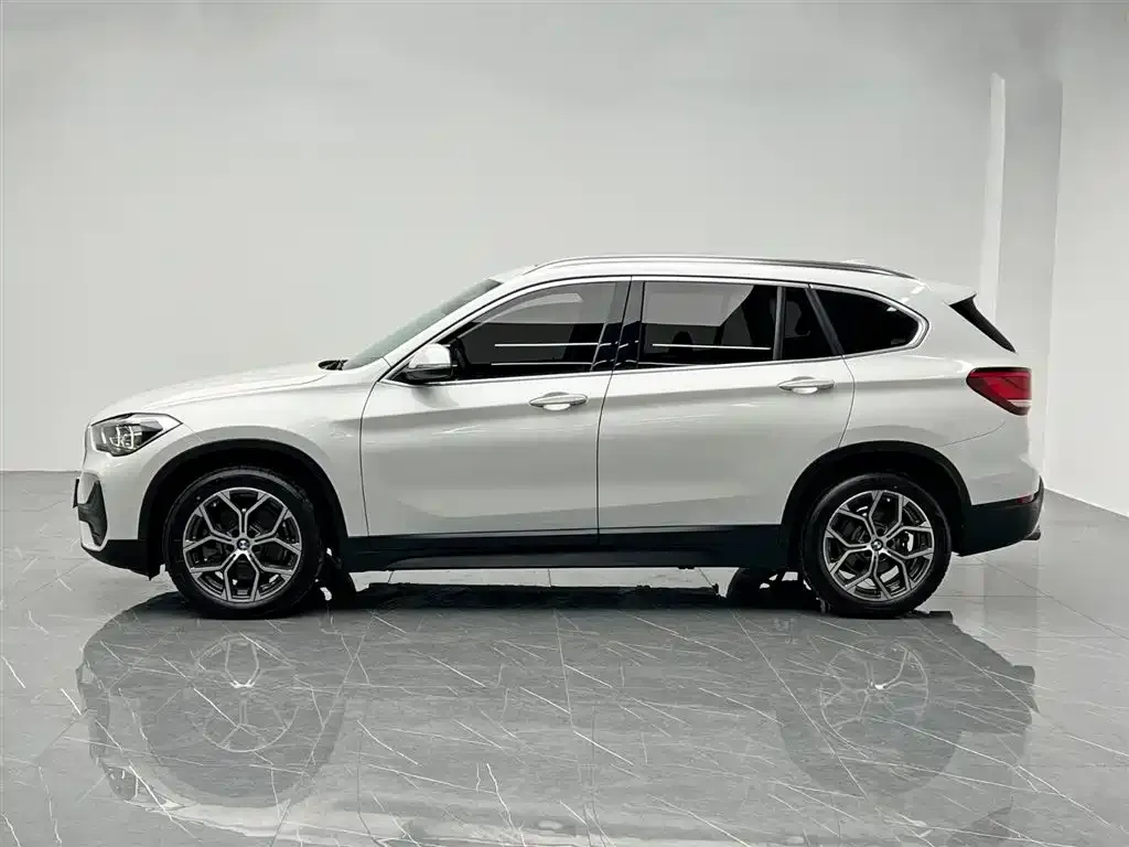 BMW X1 — фото 5
