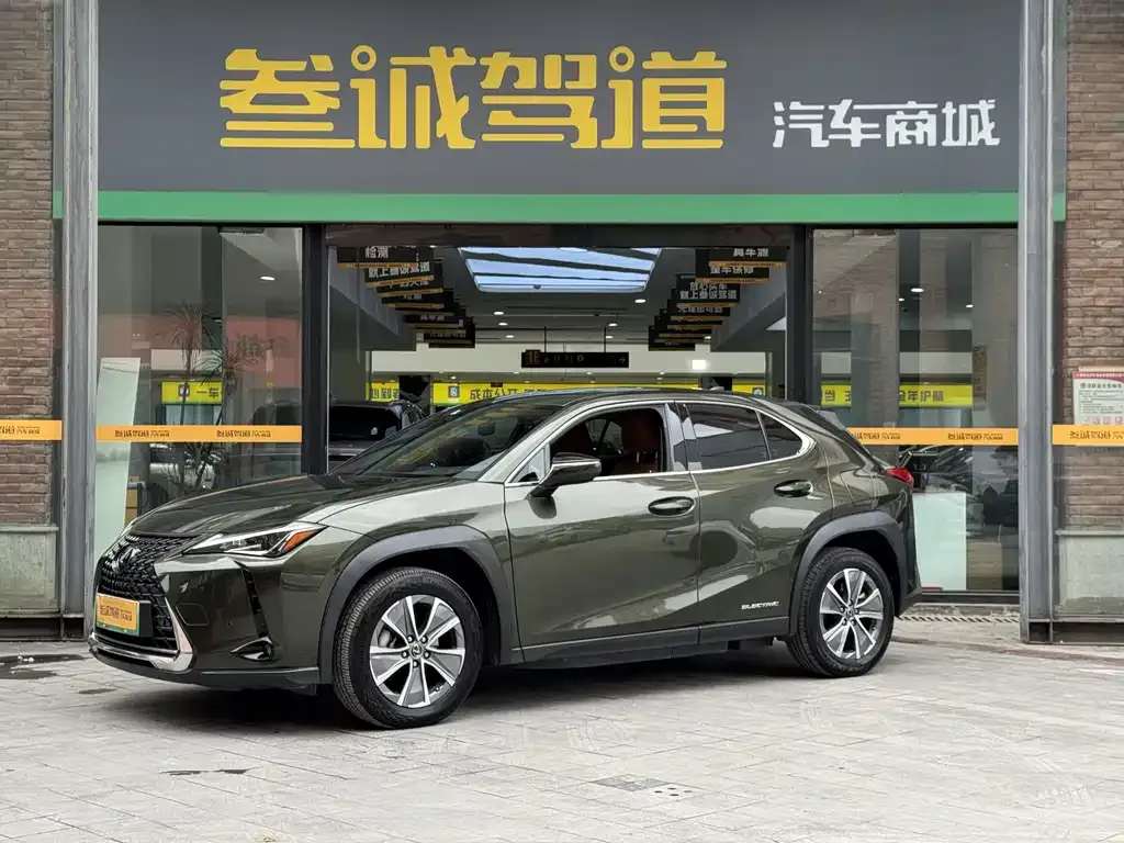Lexus UX New Energy — фото 1