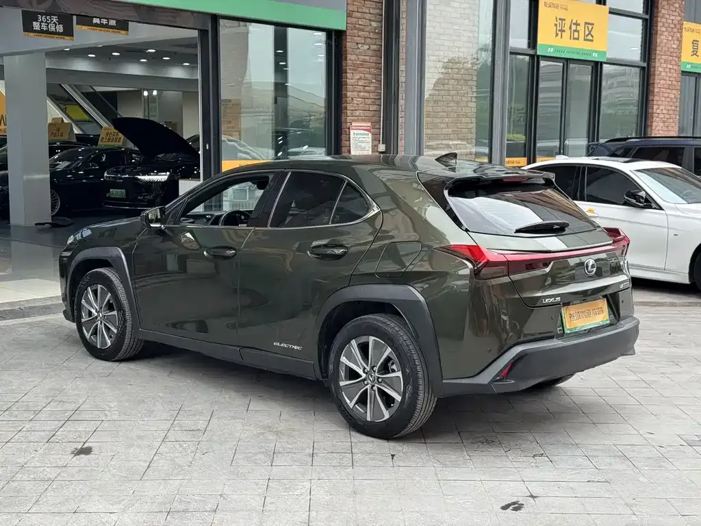 Lexus UX New Energy — фото 7