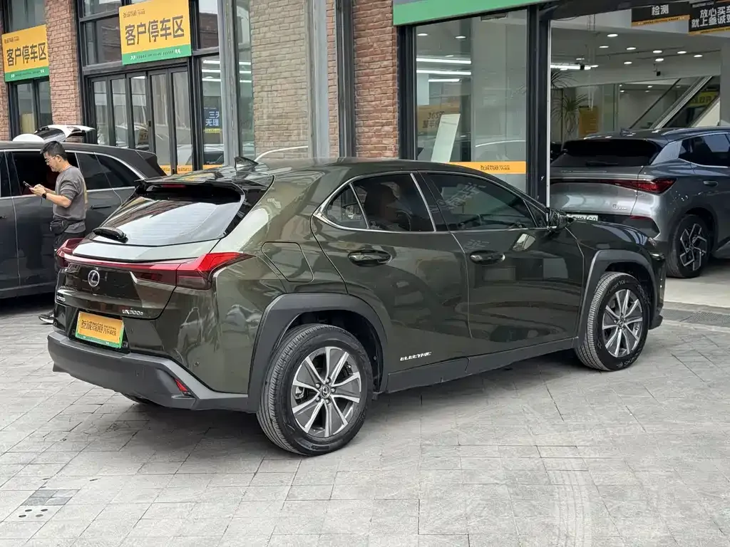 Lexus UX New Energy — фото 3