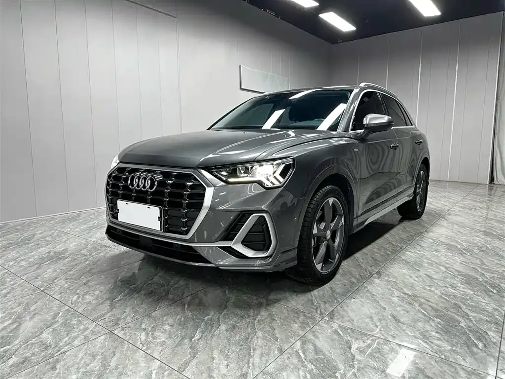 Audi Q3 — фото 1