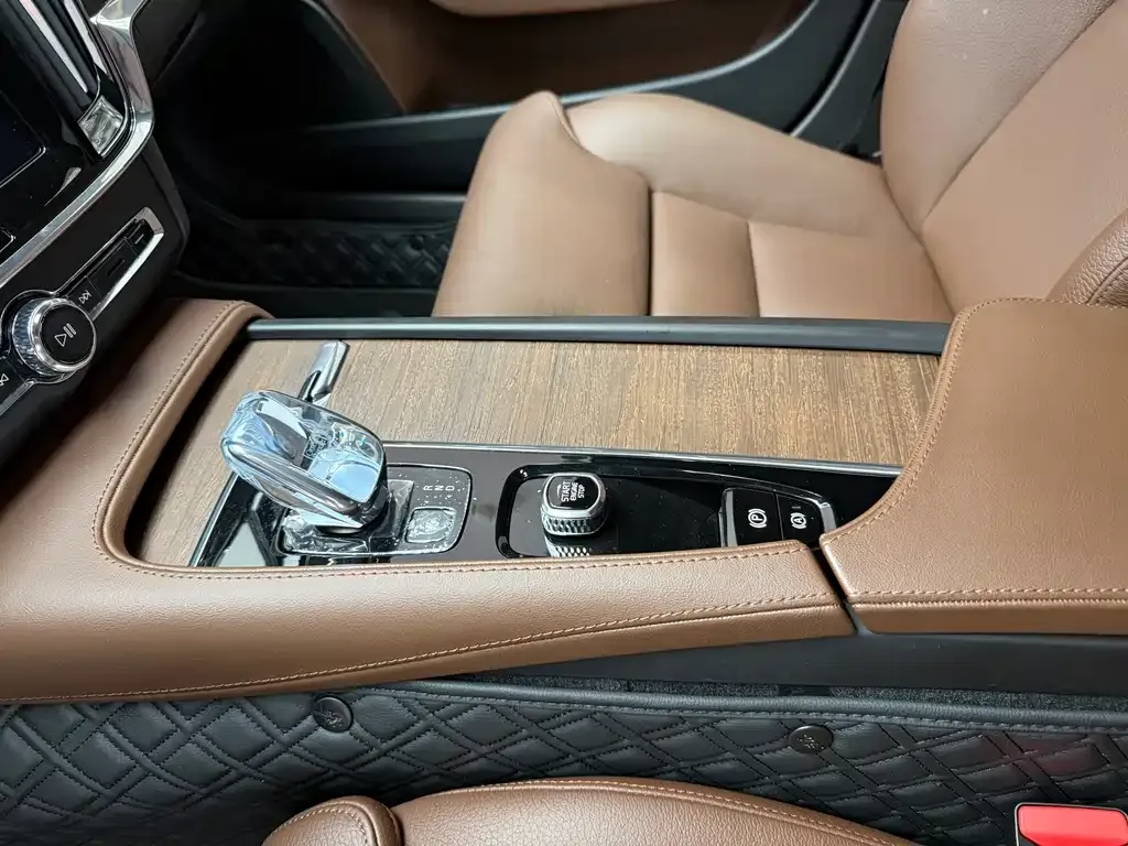 Volvo S90 — фото 8