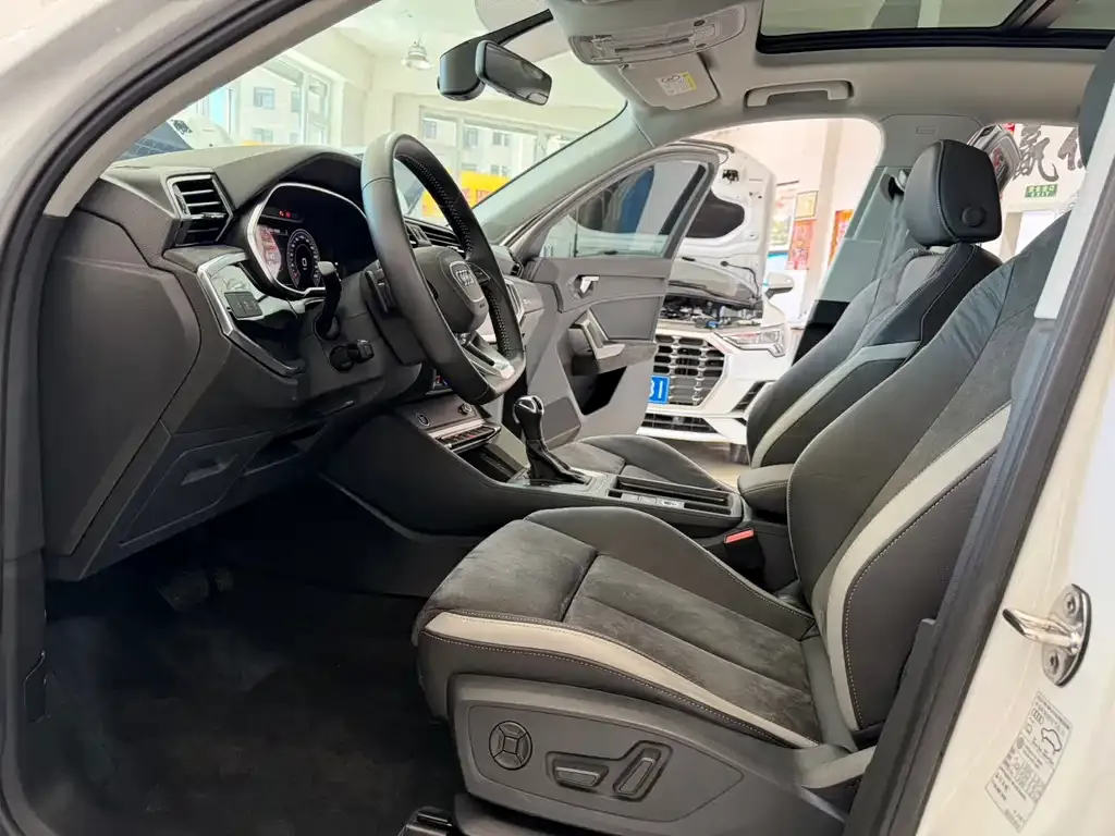 Audi Q3 — фото 10
