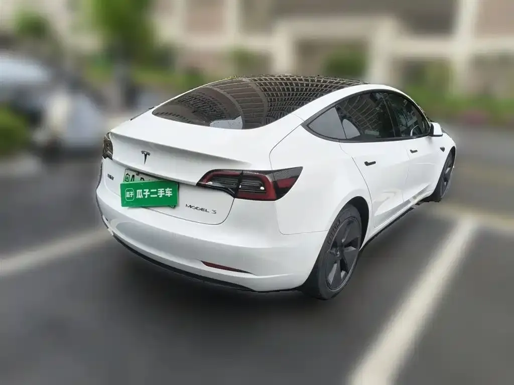 Tesla Model 3 — фото 3