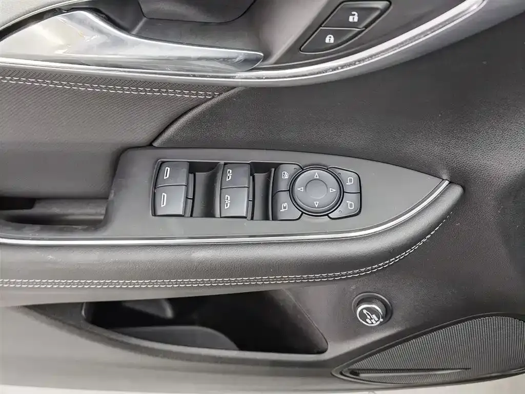 Buick Envision Plus — фото 8
