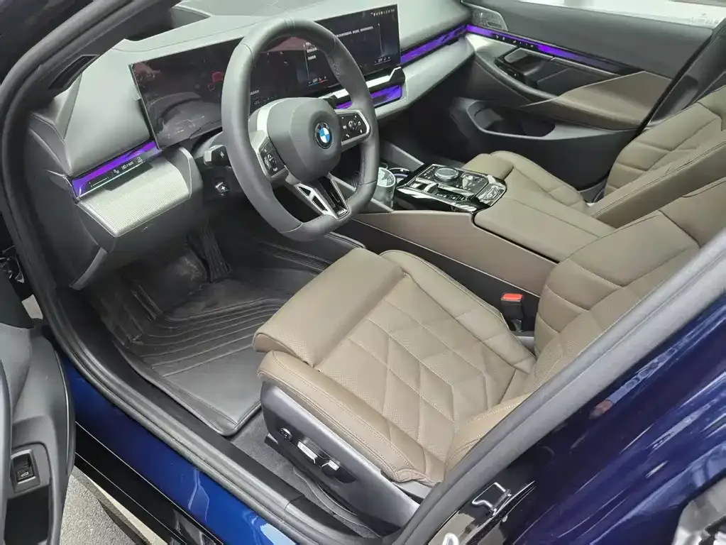BMW 5 Series (Import) 2025 из CN, фото 4