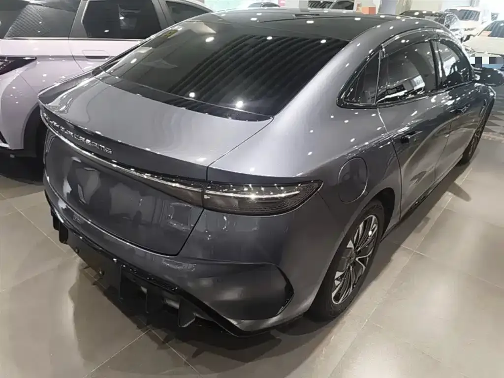 BYD Seal — фото 8