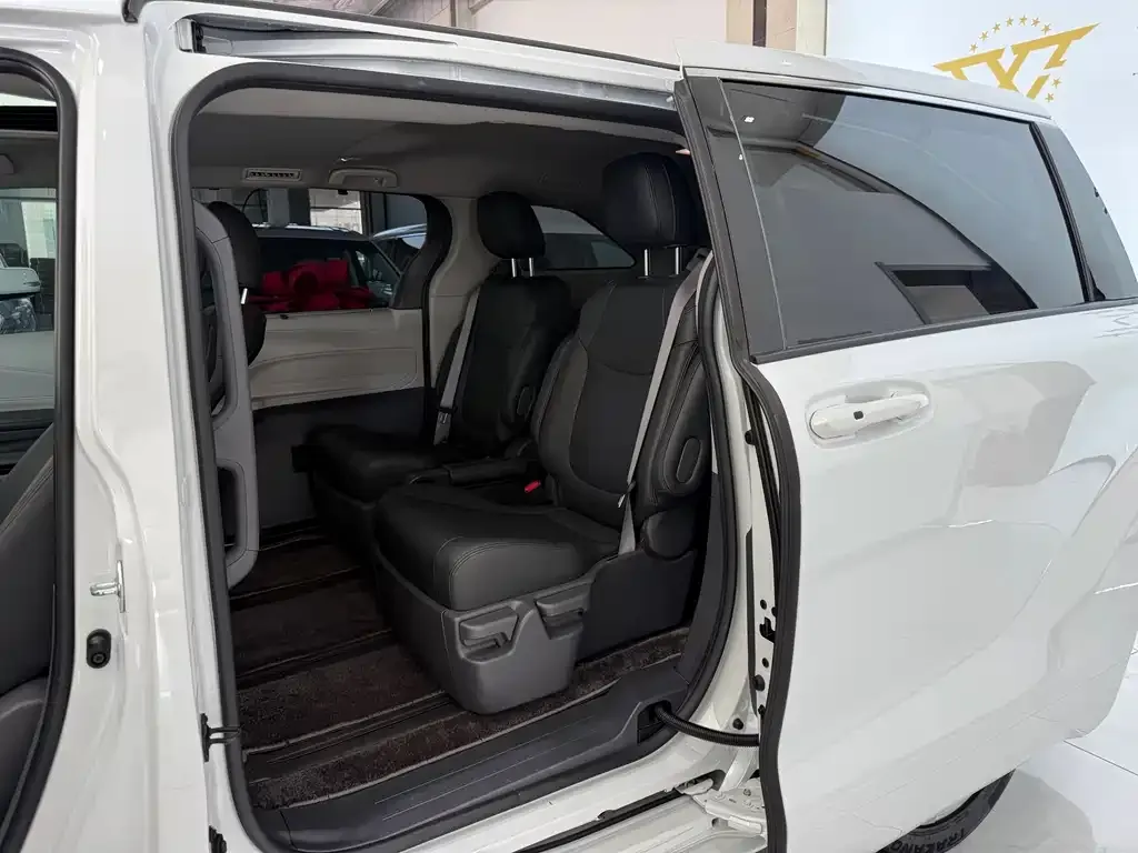 Toyota Sienna 2024 из CN, фото 6