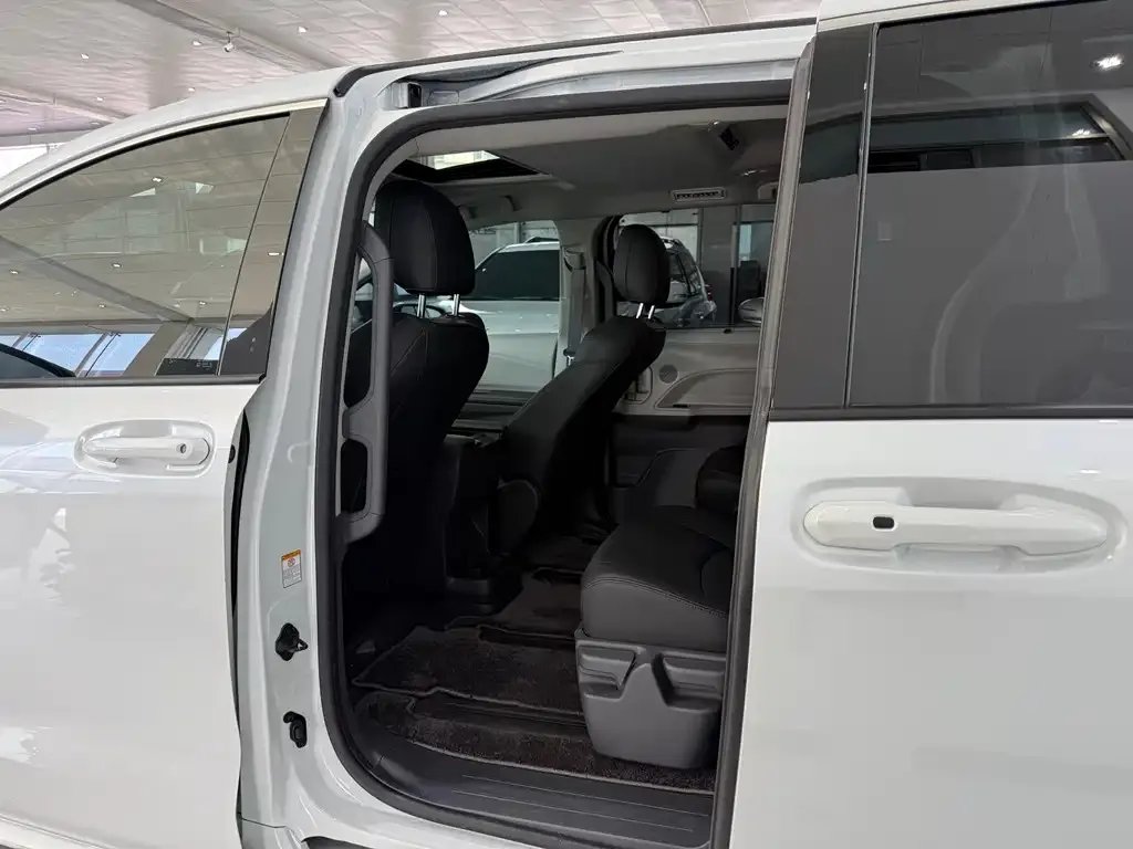 Toyota Sienna 2024 из CN, фото 10