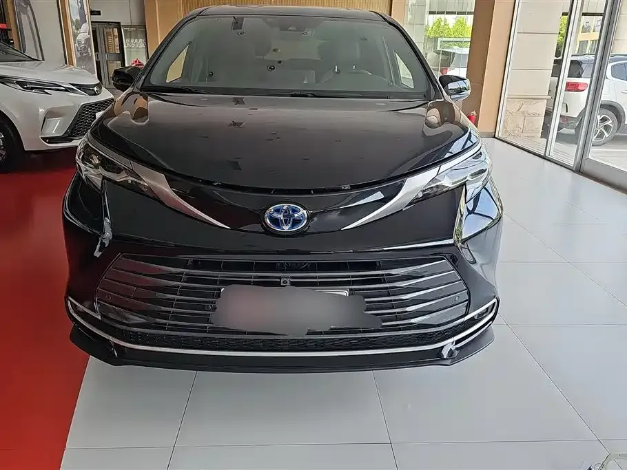 Toyota Sienna — фото 10