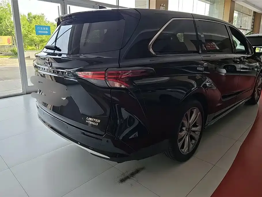 Toyota Sienna — фото 2