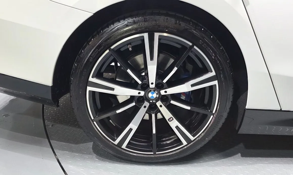 BMW 5-Series 2025 из KR, фото 3