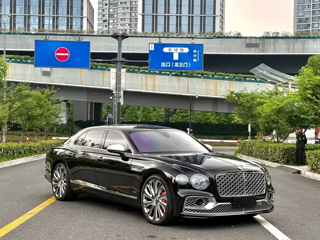 Bentley Flying Spur — фото 7