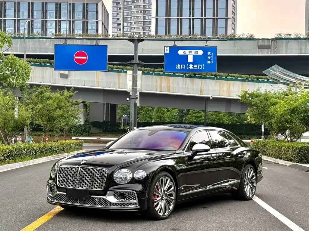 Bentley Flying Spur — фото 3